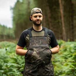 Nash ZT Helluva Waterproof Bib and Brace Camo M