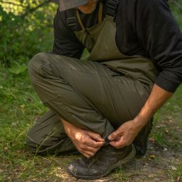 Avid Carp Revolve Waterproof Suit Taille S – Combinaison imperméable légère deux pièces | CarpeConnect