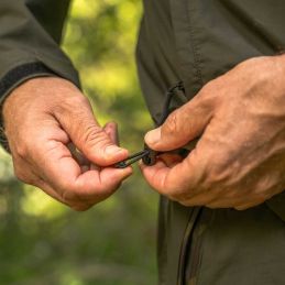 Avid Carp Revolve Waterproof Suit Taille M – Combinaison imperméable légère deux pièces | CarpeConnect