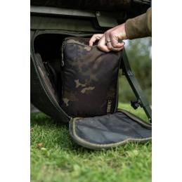 Korda Compac 200 Tackle Pouch Dark Kamo – Pochette grande capacité carpe | CarpeConnect