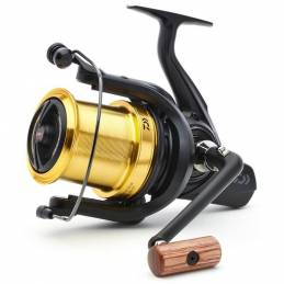 Moulinet Carpe Daiwa Emblem Carp SCW QD OT 2023 – EM2345SCWQDOT | CarpeConnect