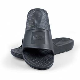 Nash Make It Happen Sliders T41 Black | Claquettes Pêche Carpe | CarpeConnect