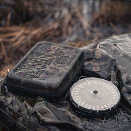 Nash Subterfuge Hi Protect Scales Pouch | Étui Rigide pour Peson Carpe | CarpeConnect