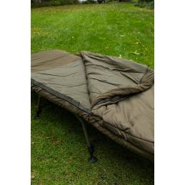 Fox Flatliner MF8 All Season System | Bedchair 8 Pieds avec Sac de Couchage | CarpeConnect