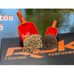 Rok Slotted Bait Spoon Taille L | Pelle d'Amorçage Carpe | CarpeConnect